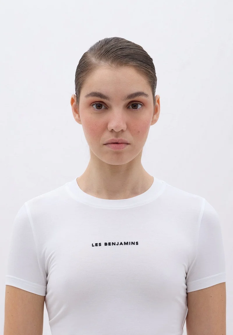 ليس بنجامنز تي شيرت مقاس مناسب ٤٠٦